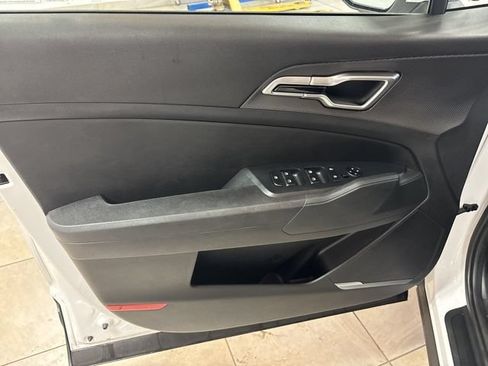 Used 2025 Kia Sportage LX AWD/4WD image 18