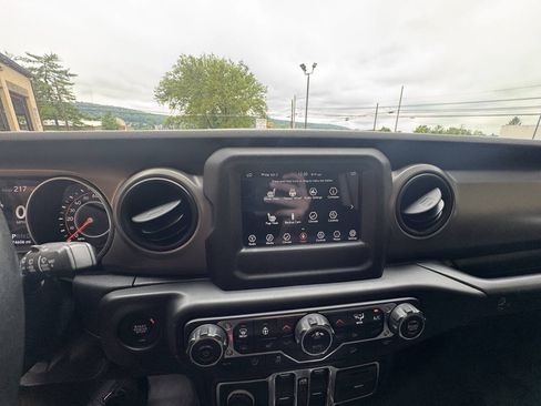 Used 2018 Jeep Wrangler Unlimited Sport S AWD/4WD image 34