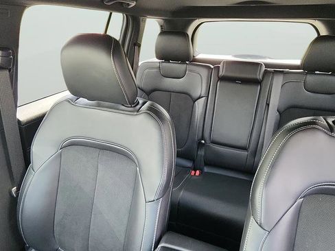 Used 2025 Jeep Grand Cherokee Altitude image 21