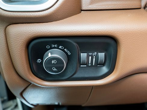 Used 2020 RAM 2500 Laramie image 31