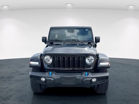 Used 2024 Jeep Wrangler Unlimited image 11