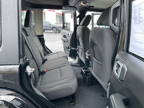 Used 2020 Jeep Wrangler Unlimited Sahara w/ Uconnect 4C Nav & Sound Group image 14