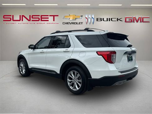 Used 2020 Ford Explorer XLT w/ Equipment Group 202A AWD/4WD image 6