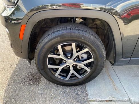 Used 2023 Jeep Grand Cherokee Limited AWD/4WD image 13