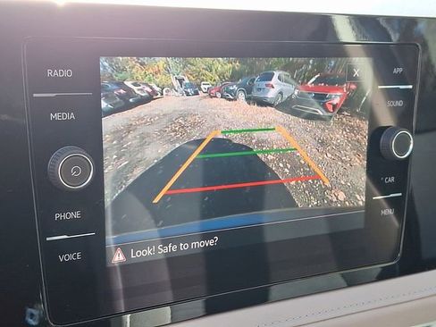 Certified 2025 Volkswagen Taos SE w/ Panoramic Sunroof Package image 24