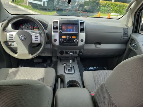 Used 2020 Nissan Frontier SV w/ Midnight Edition Floor Mats image 15