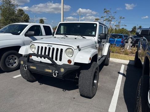Used 2013 Jeep Wrangler Unlimited Sahara image 3