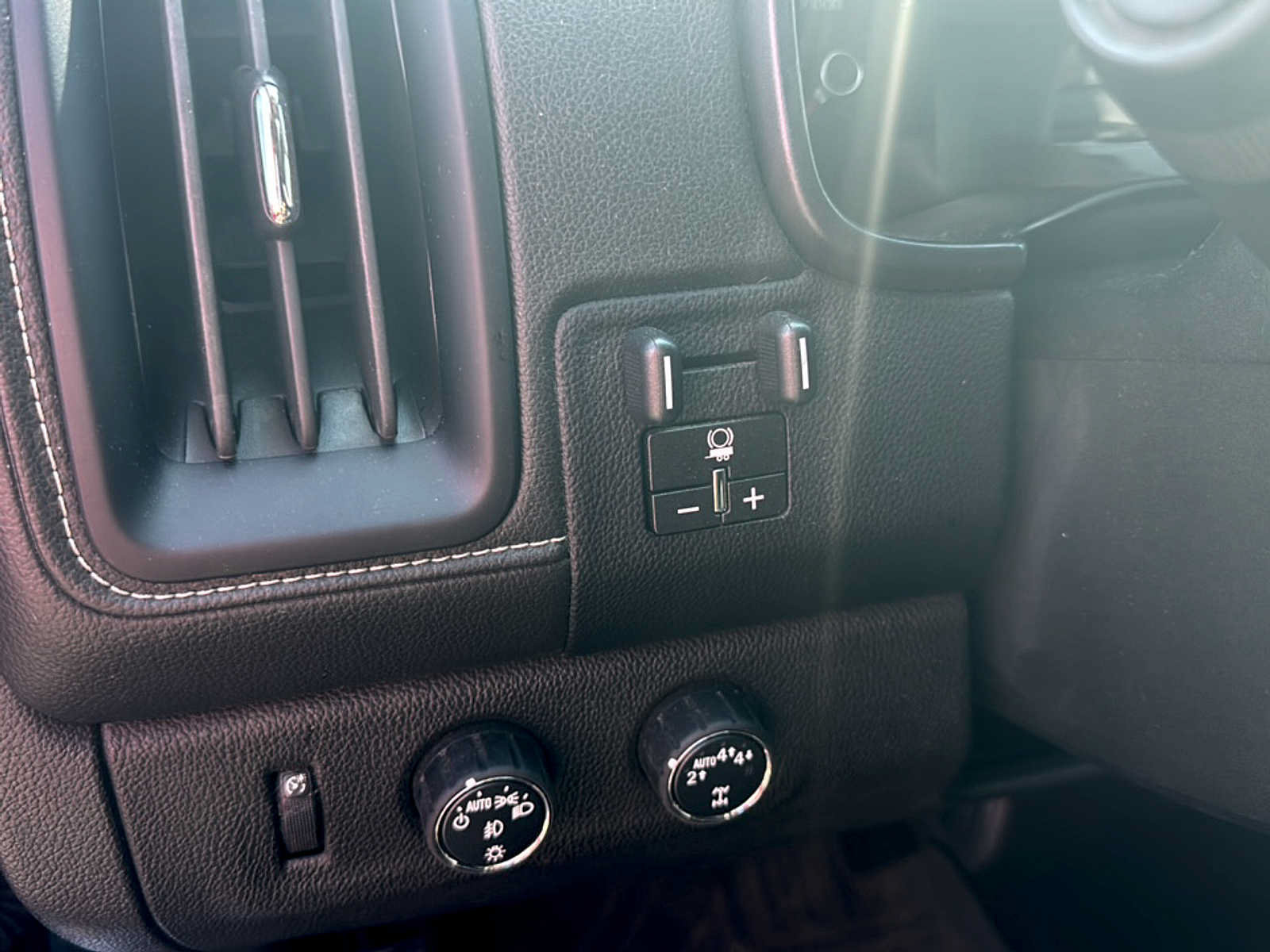 Used 2018 GMC Canyon Denali AWD/4WD image 12