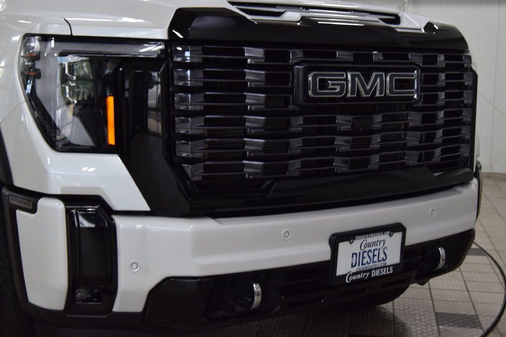 Used 2025 GMC Sierra 2500 Denali Ultimate AWD/4WD image 12