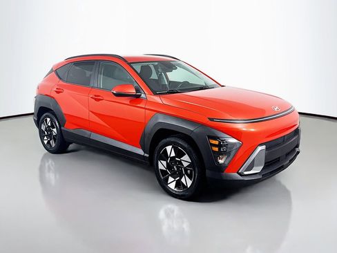 Used 2025 Hyundai Kona SEL image 3