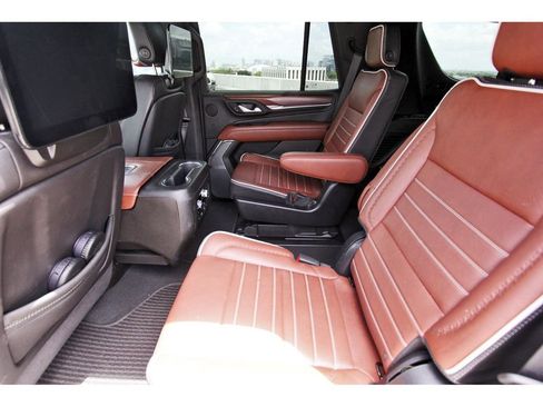 Used 2024 GMC Yukon Denali Ultimate AWD/4WD image 7