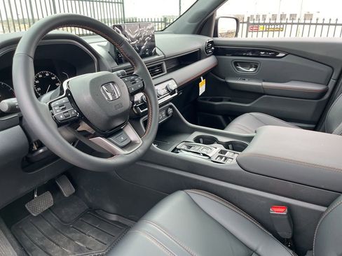 Certified 2025 Honda Pilot TrailSport image 21