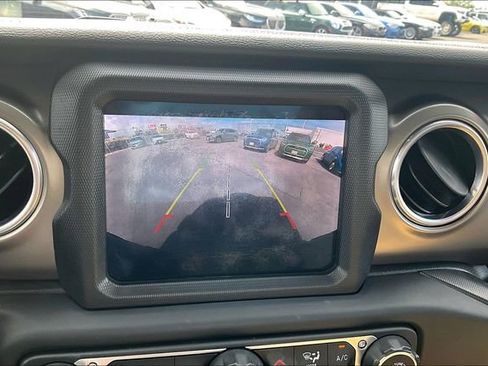 Used 2018 Jeep Wrangler Unlimited Rubicon image 23