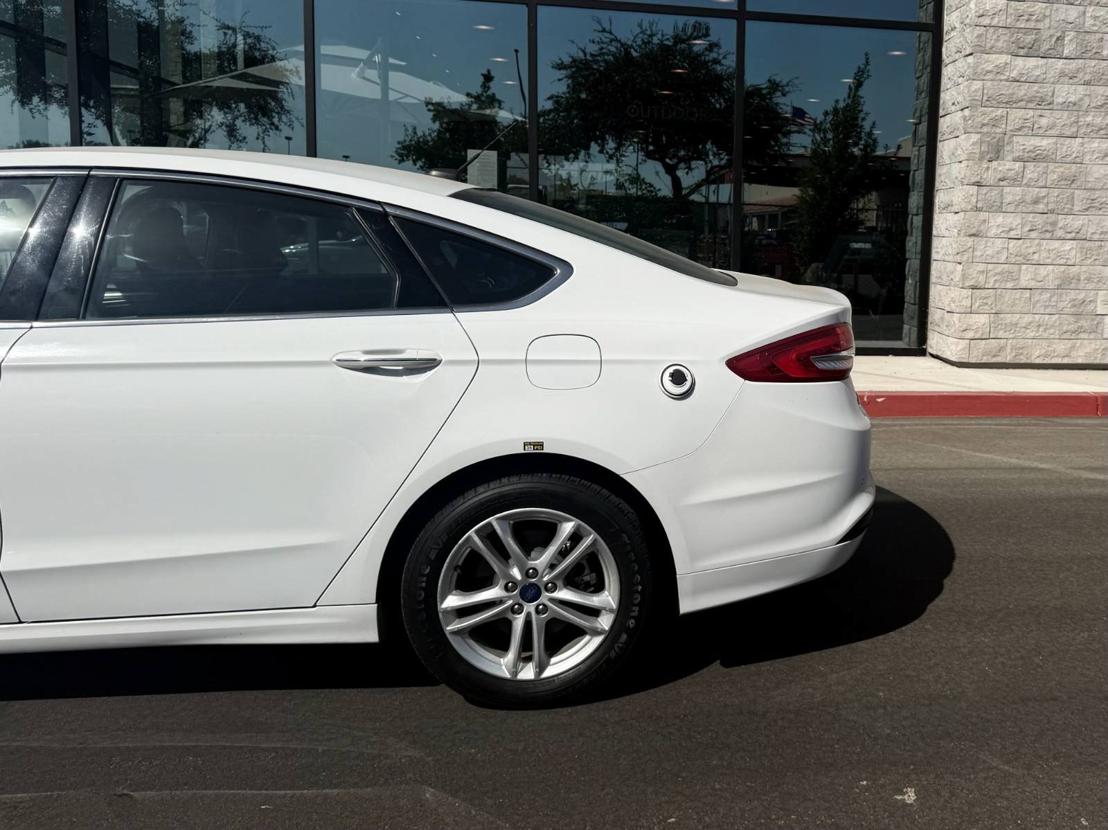Used 2018 Ford Fusion SE w/ Equipment Group 602A FWD image 10
