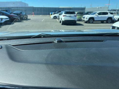 Used 2025 Chevrolet Equinox LT FWD image 17