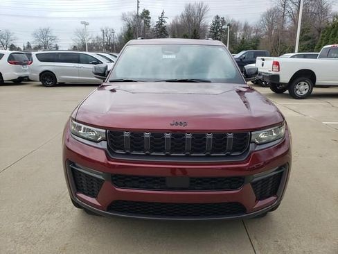 New 2026 Jeep Grand Cherokee Limited w/ Limited Altitude Package AWD/4WD image 2