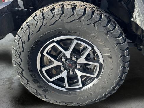 Used 2024 Jeep Wrangler Unlimited Rubicon image 44