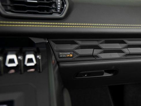 Used 2022 Lamborghini Huracan EVO image 24