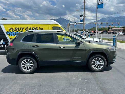 Used 2019 Jeep Cherokee Latitude w/ Popular Appearance Group AWD/4WD image 2