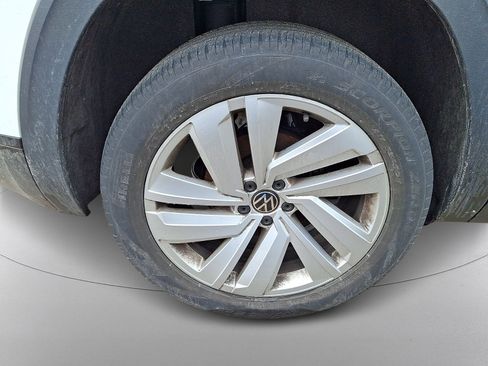 Used 2020 Volkswagen Atlas Cross Sport SE w/ Towing Package image 7