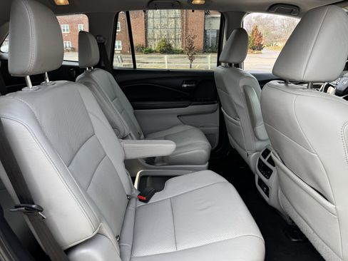 Used 2019 Honda Pilot Elite image 40