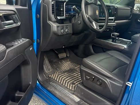 Used 2022 Chevrolet Silverado 1500 LTZ w/ Z71 Off-Road Package AWD/4WD image 3