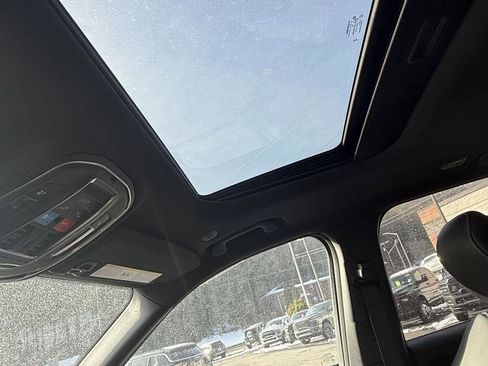 New 2025 Jeep Grand Cherokee Altitude image 12