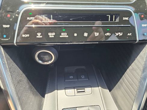 Used 2024 Toyota Venza Limited AWD/4WD image 25