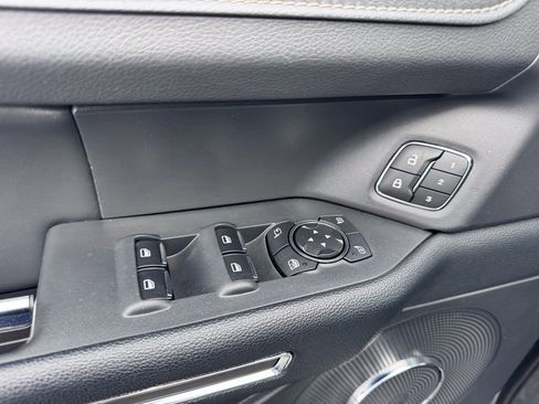 Used 2024 Ford Expedition Max XLT image 23