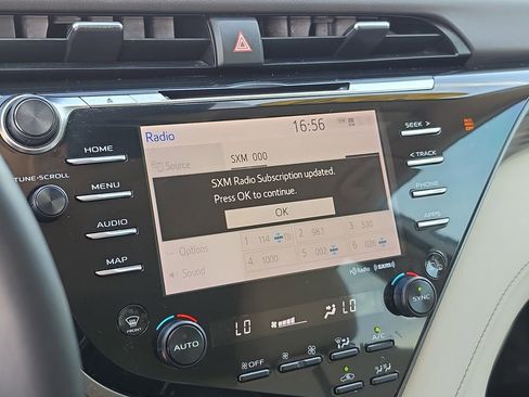Used 2020 Toyota Camry XLE FWD image 24
