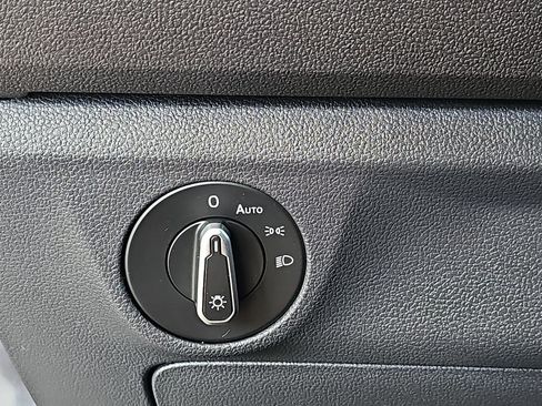 Used 2024 Volkswagen Jetta SE FWD image 29
