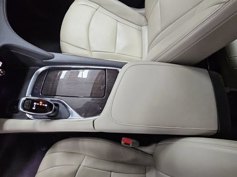 Used 2019 Buick Enclave Essence FWD image 20