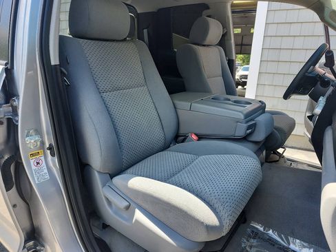 Used 2011 Toyota Tundra 4x4 Double Cab w/ Tow Pkg image 12