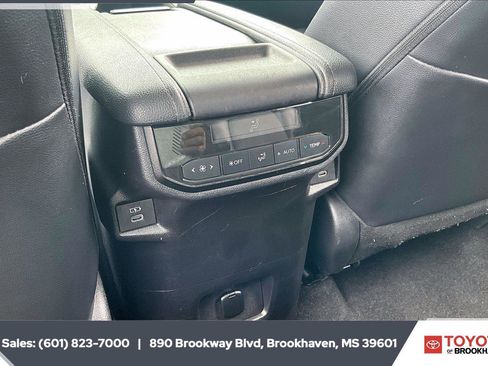 Used 2024 Toyota Grand Highlander AWD image 25