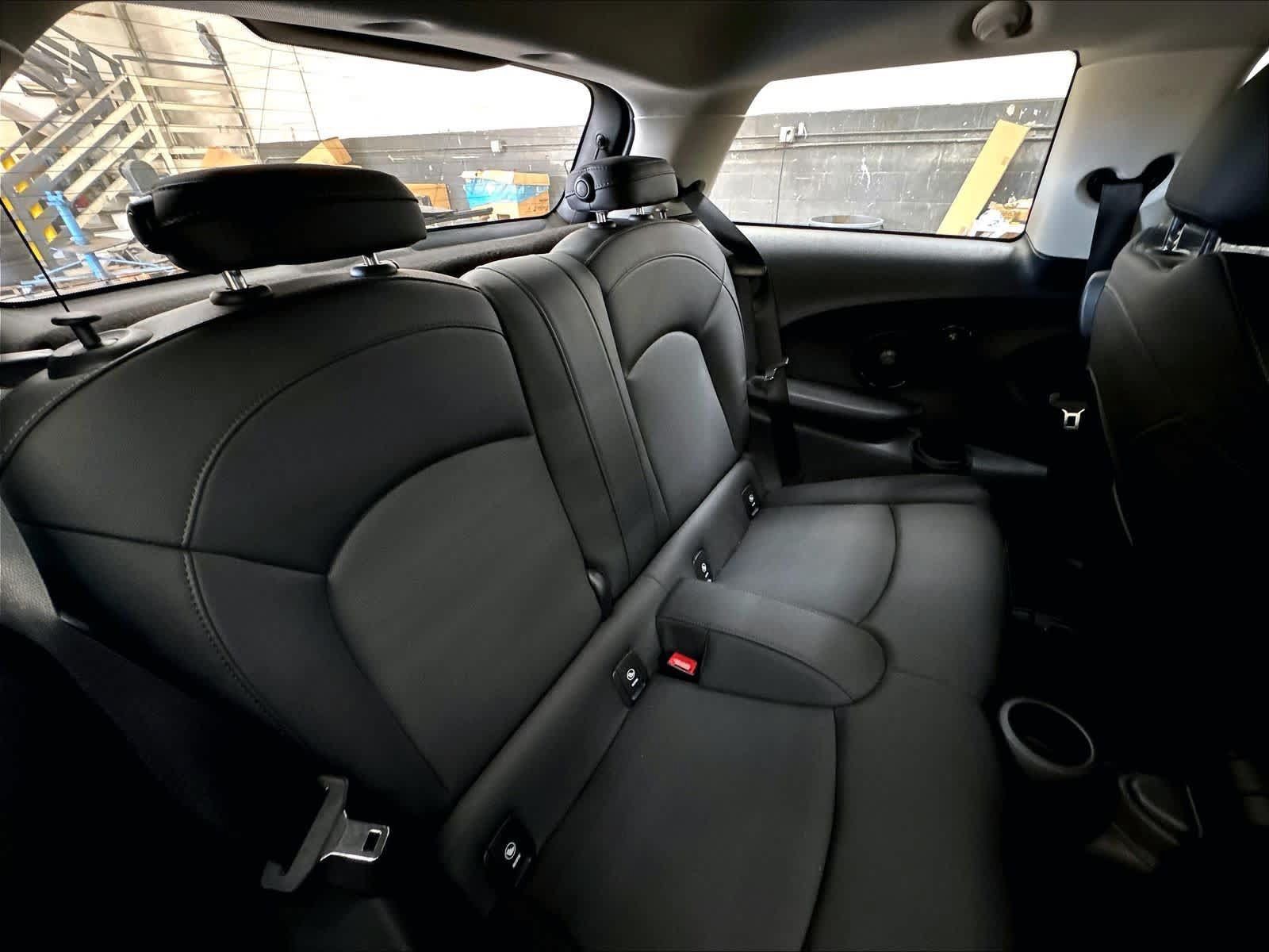 Used 2024 MINI Cooper SE FWD image 30