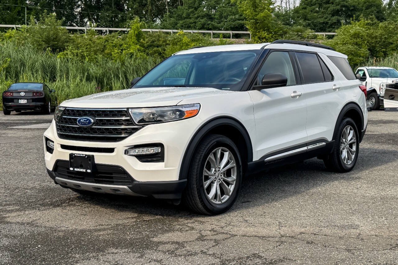 Used 2023 Ford Explorer XLT w/ Equipment Group 202A AWD/4WD image 7
