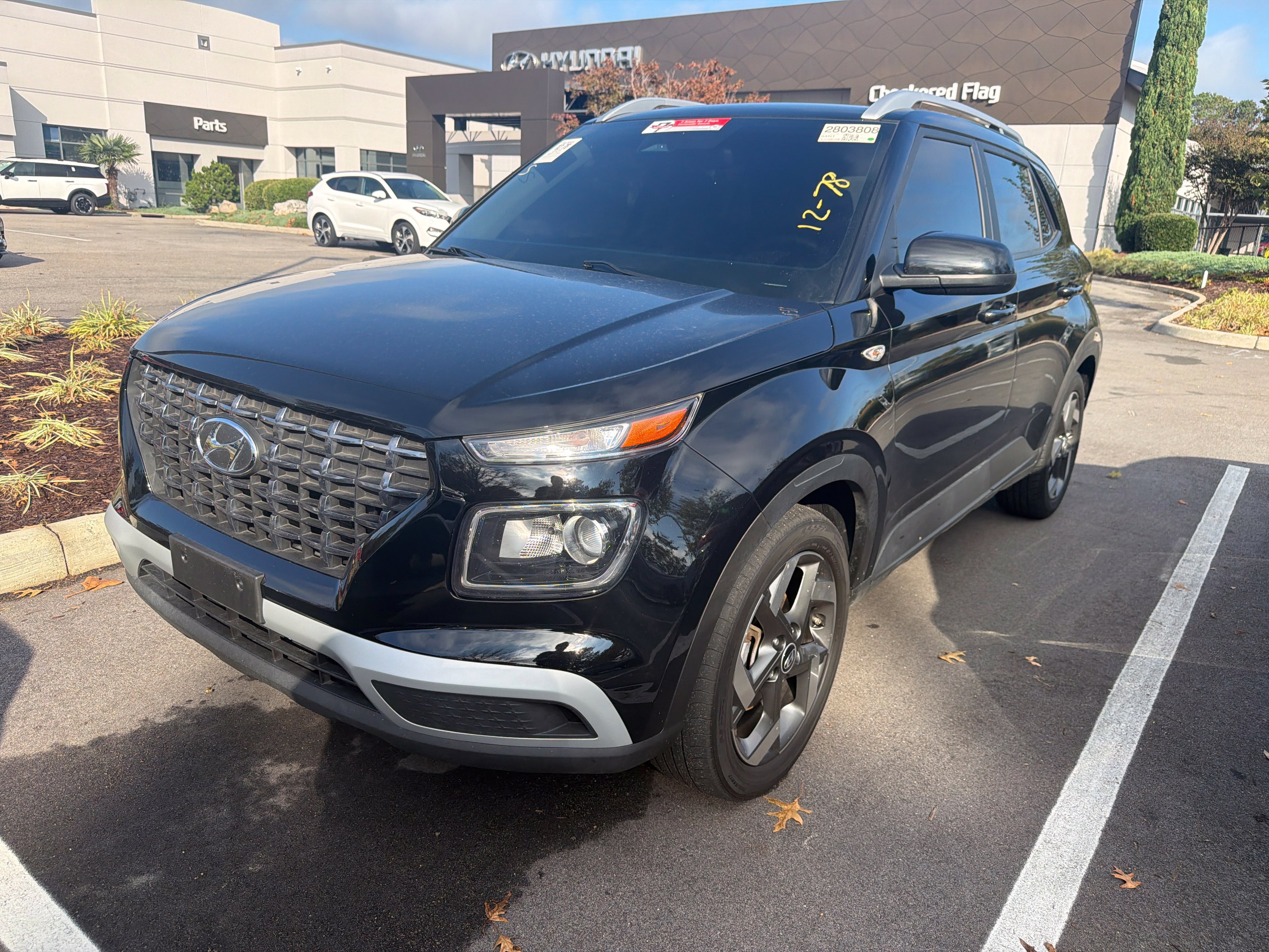 Used 2025 Hyundai Venue SEL FWD image 3
