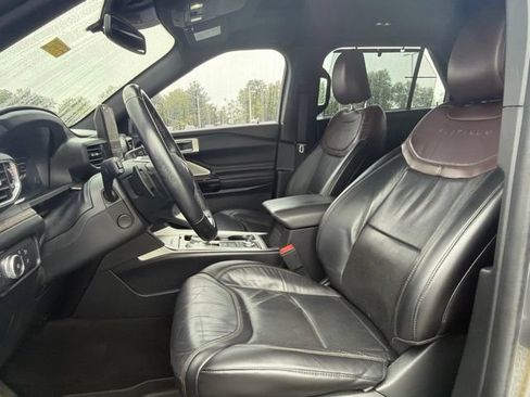 Used 2021 Ford Explorer Platinum w/ Equipment Group 601A AWD/4WD image 31