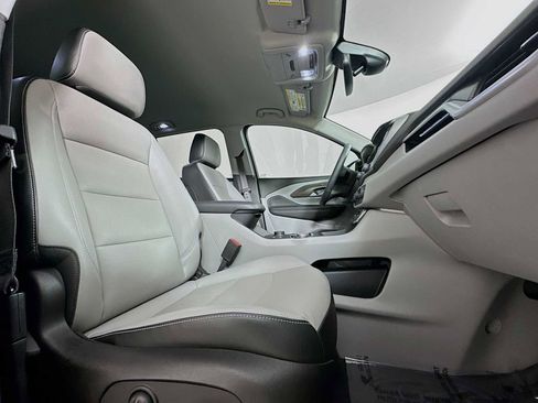 Used 2024 GMC Terrain SLT w/ Tech Package image 25