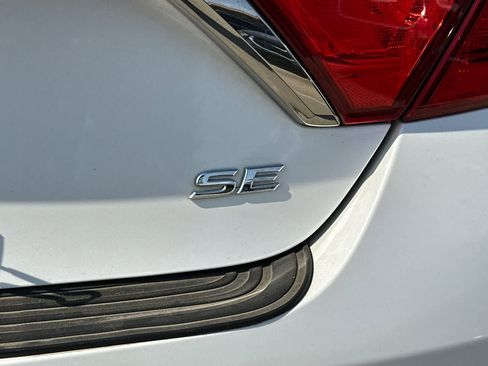 Used 2016 Toyota Camry SE FWD image 13