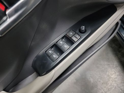 Used 2019 Toyota Camry SE image 14