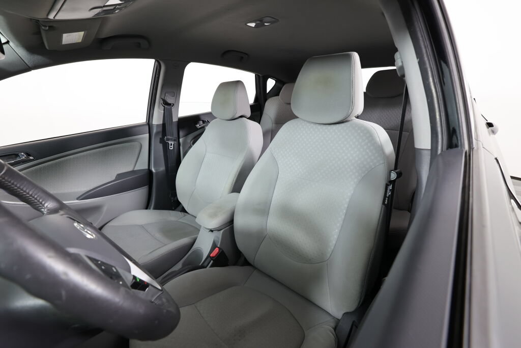 Used 2012 Hyundai Accent SE FWD image 11