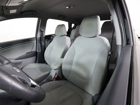 Used 2012 Hyundai Accent SE FWD image 11