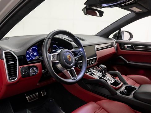 Certified 2023 Porsche Cayenne GTS image 4