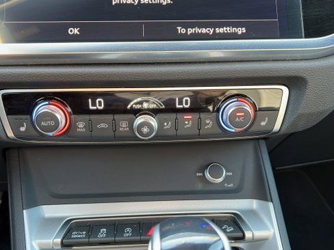 Used 2025 Audi Q3 2.0T Premium image 26