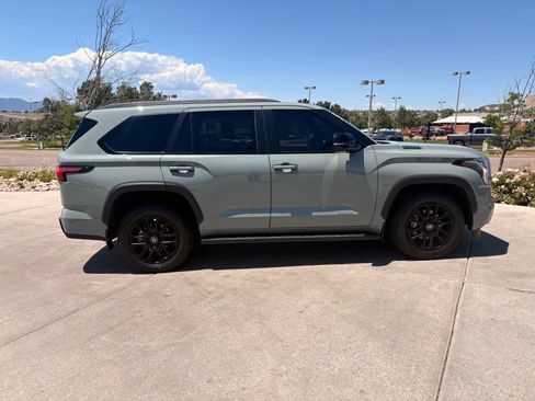 Used 2025 Toyota Sequoia Limited w/ Tow Technology Package AWD/4WD image 10