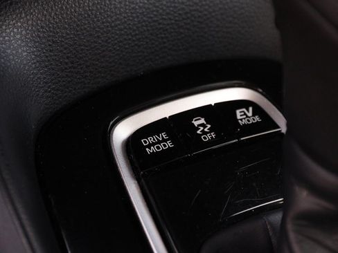 Used 2025 Toyota Corolla LE FWD image 18