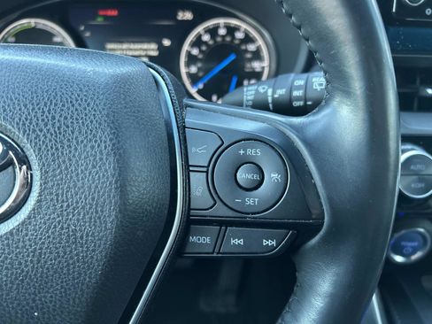 Used 2021 Toyota Venza XLE image 19