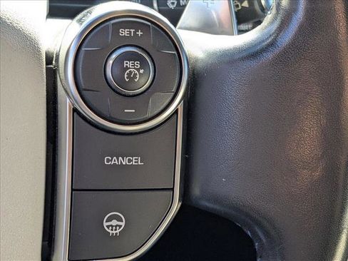 Used 2017 Land Rover Discovery HSE image 9