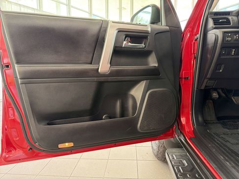 Used 2015 Toyota 4Runner SR5 AWD/4WD image 21